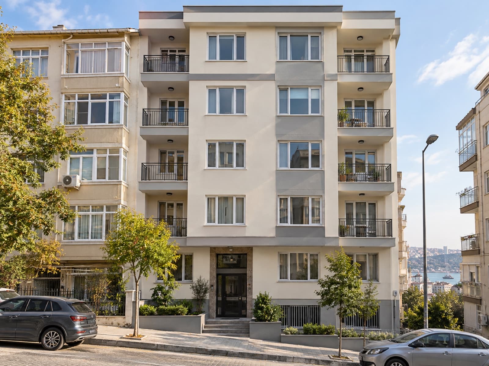 Apartman cephesi: önce / sonra – boya sonrası